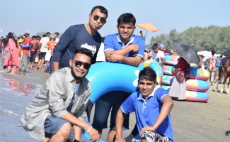 We go to cox's Bazar for enjoy our time. This Image part of our enjoy momunents.