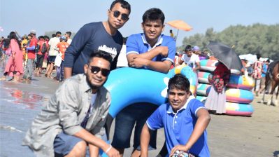 We go to cox's Bazar for enjoy our time. This Image part of our enjoy momunents.