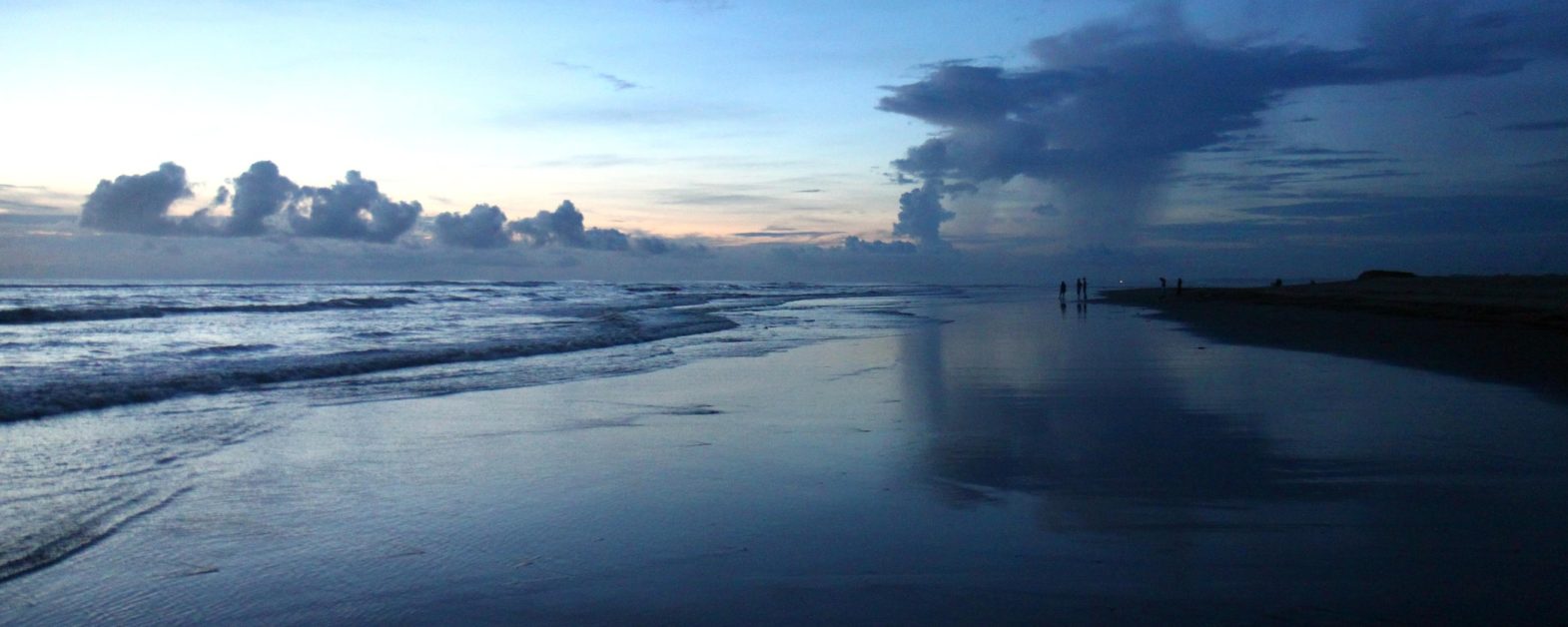 Cox's_Bazar_Bangladesh--The_sky_meets_the_sea-min