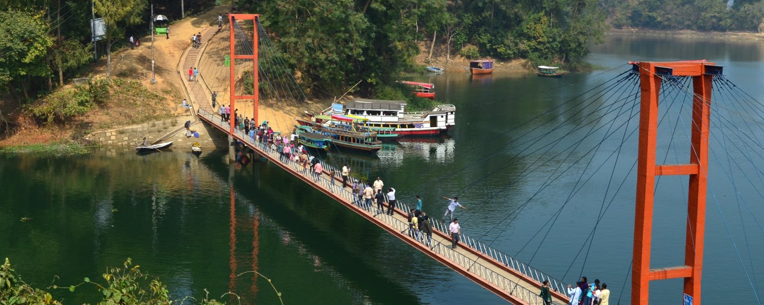 Hanging_Bridge,_Kaptai_Lake-min
