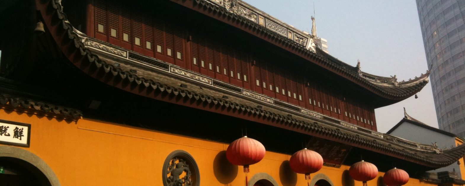 Shanghai_jade_buddha_temple_outside