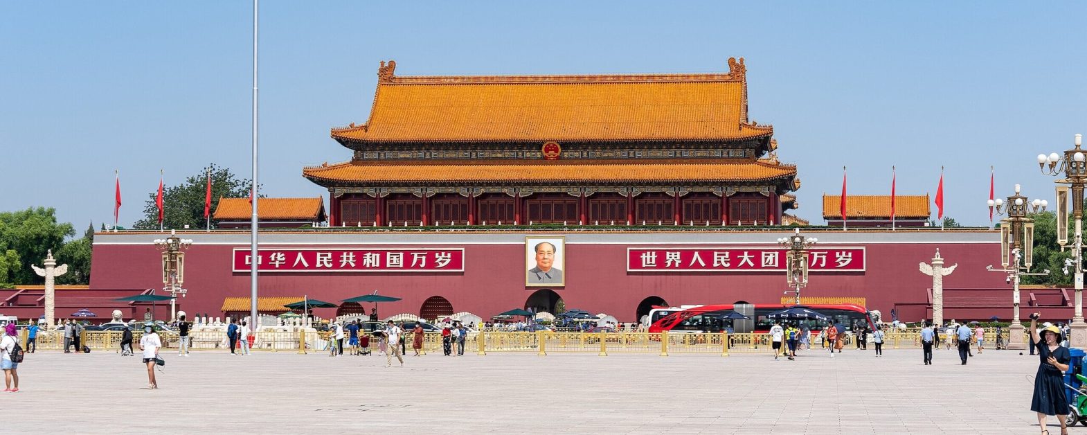 Tian'anmen_from_the_square-min